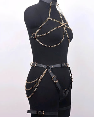 Harness Sexy em Couro PU com Correntes Douradas - Lingerie Fetiche Ajustável para Corpo Todo