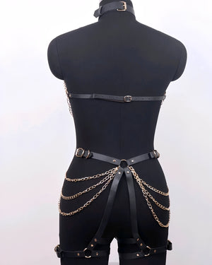 Harness Sexy em Couro PU com Correntes Douradas - Lingerie Fetiche Ajustável para Corpo Todo