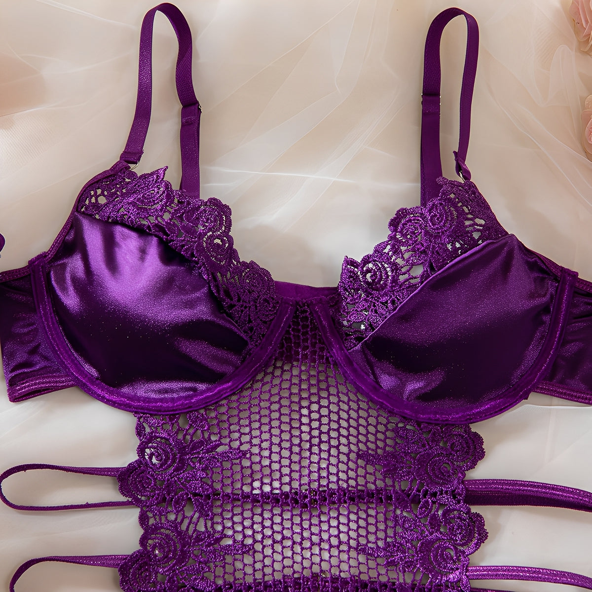 Conjunto Lingerie Sexy Roxo com Cinta-Liga, Meias e Luvas