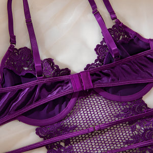 Conjunto Lingerie Sexy Roxo com Cinta-Liga, Meias e Luvas