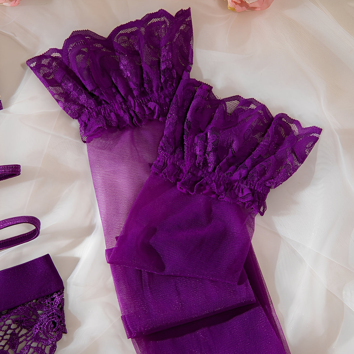 Conjunto Lingerie Sexy Roxo com Cinta-Liga, Meias e Luvas
