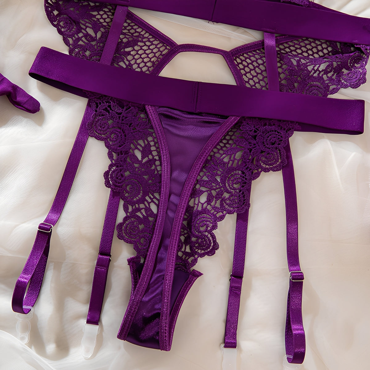 Conjunto Lingerie Sexy Roxo com Cinta-Liga, Meias e Luvas