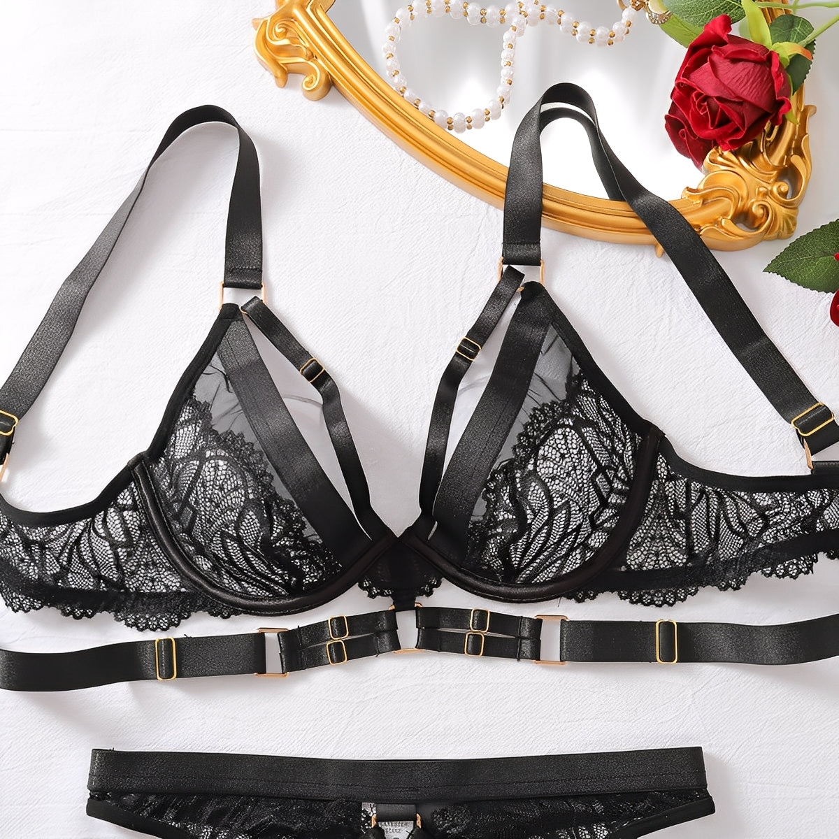 Conjunto de Lingerie Preta Strappy em Renda Transparente com Calcinha Fio Dental
