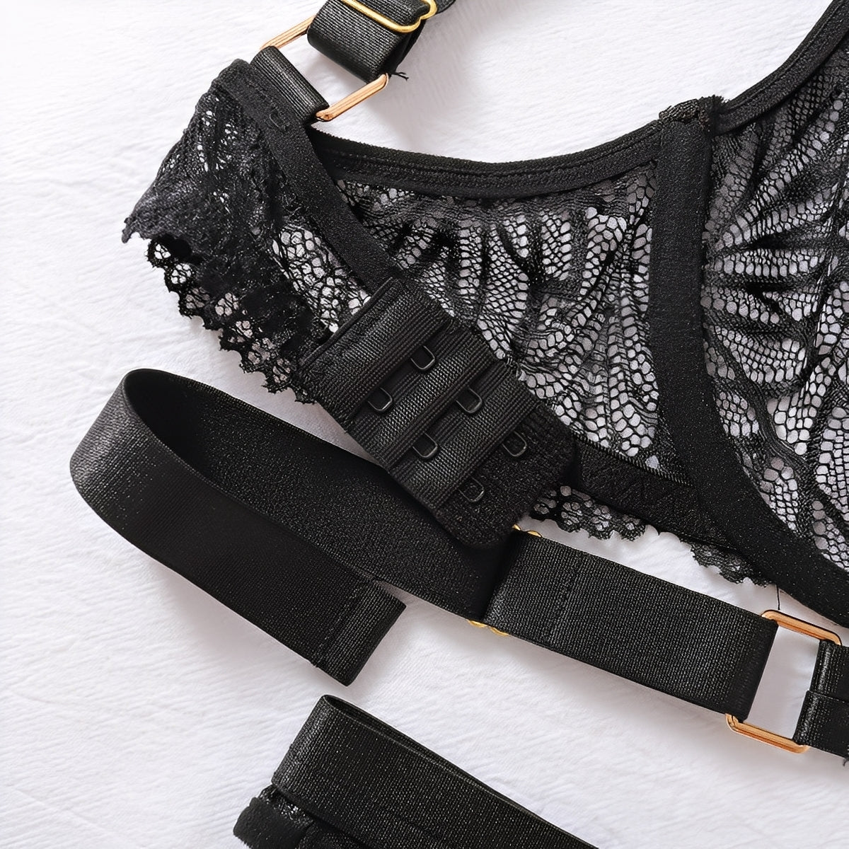 Conjunto de Lingerie Preta Strappy em Renda Transparente com Calcinha Fio Dental