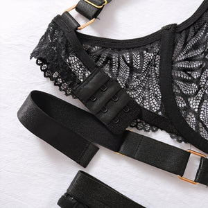 Conjunto de Lingerie Preta Strappy em Renda Transparente com Calcinha Fio Dental