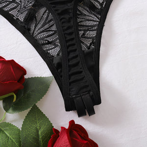 Conjunto de Lingerie Preta Strappy em Renda Transparente com Calcinha Fio Dental