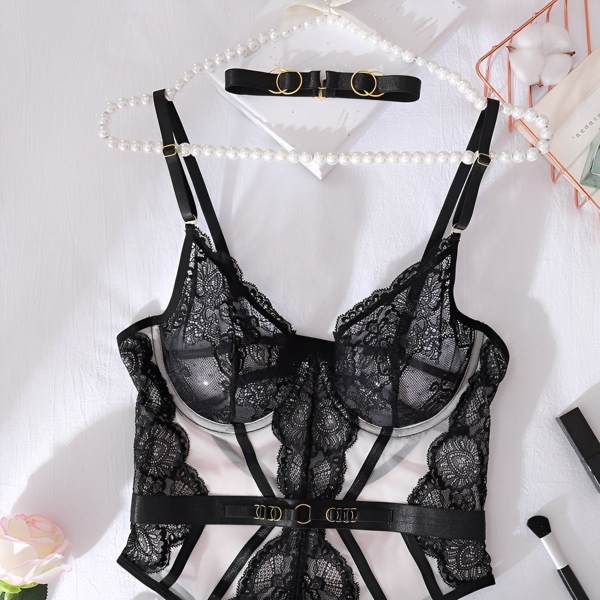 Conjunto Corselet Preto em Renda com Cinta-Liga e Choker