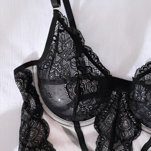 Conjunto Corselet Preto em Renda com Cinta-Liga e Choker