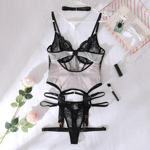 Conjunto Corselet Preto em Renda com Cinta-Liga e Choker