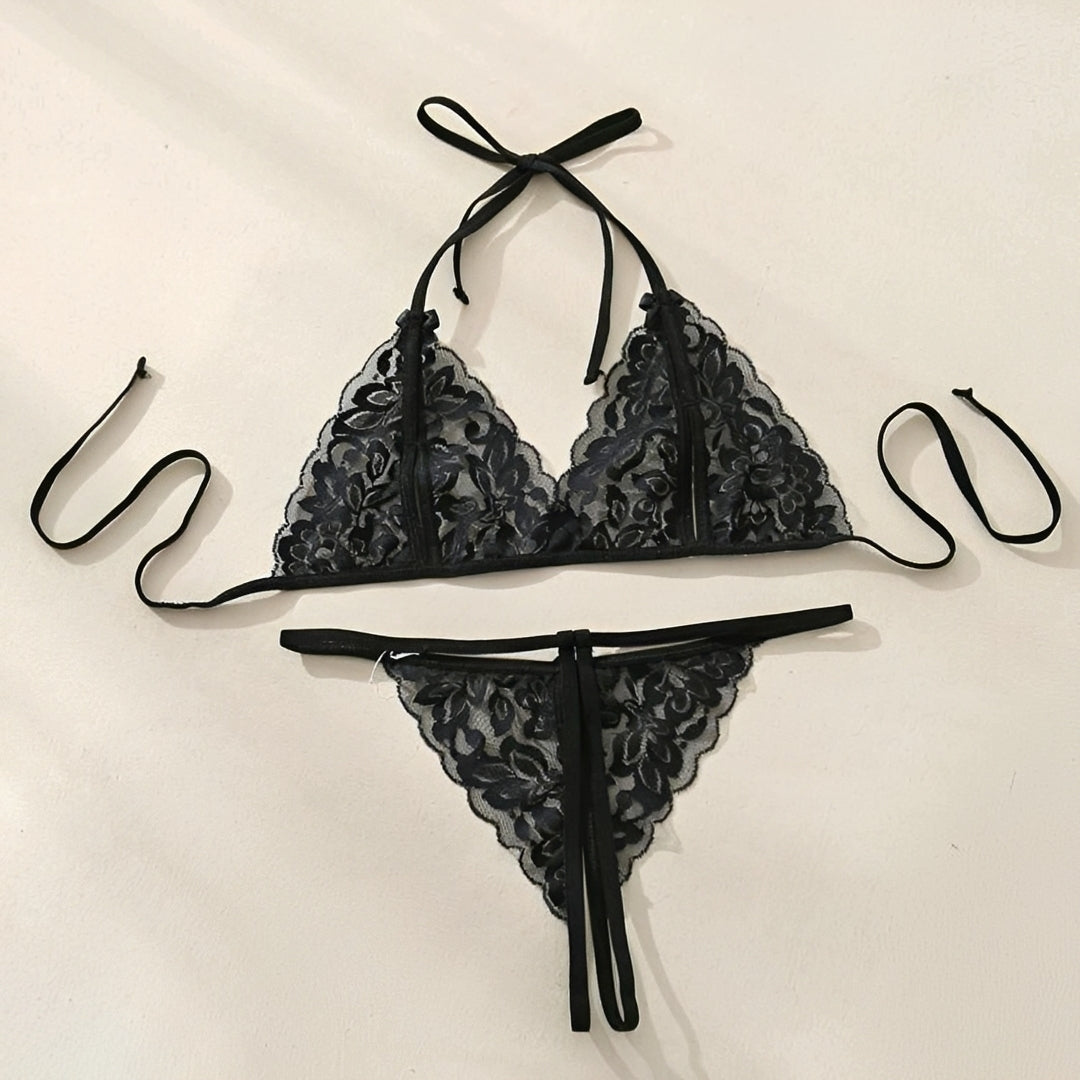 Conjunto de Lingerie Rosa em Renda Transparente e Calcinha Fio Dental com Abertura