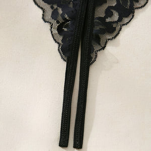 Conjunto de Lingerie Rosa em Renda Transparente e Calcinha Fio Dental com Abertura