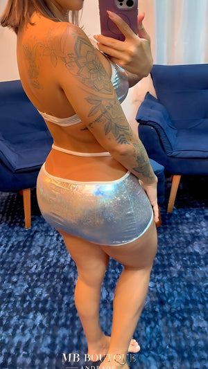 Vestido Sensual Holográfico Prata com Recortes Laterais - Peça Única Brilhante Sem Bojo e Sem Aro