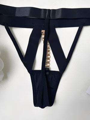 Conjunto de Lingerie Sensual Preto com Aro e Correntes Douradas