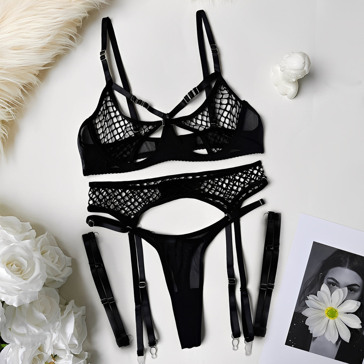 Conjunto de Lingerie Sensual Preta em Tule e Tela com Aro e Cinta-Liga