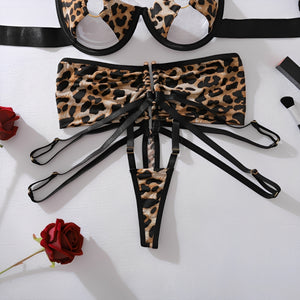 Conjunto Lingerie Animal Print com Aro, Argolas Douradas e Calcinha Fio Dental Strappy