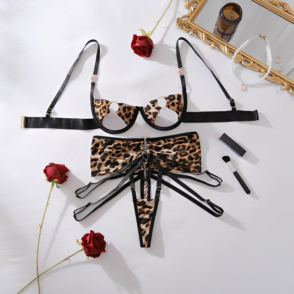 Conjunto Lingerie Animal Print com Aro, Argolas Douradas e Calcinha Fio Dental Strappy