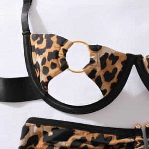 Conjunto Lingerie Animal Print com Aro, Argolas Douradas e Calcinha Fio Dental Strappy