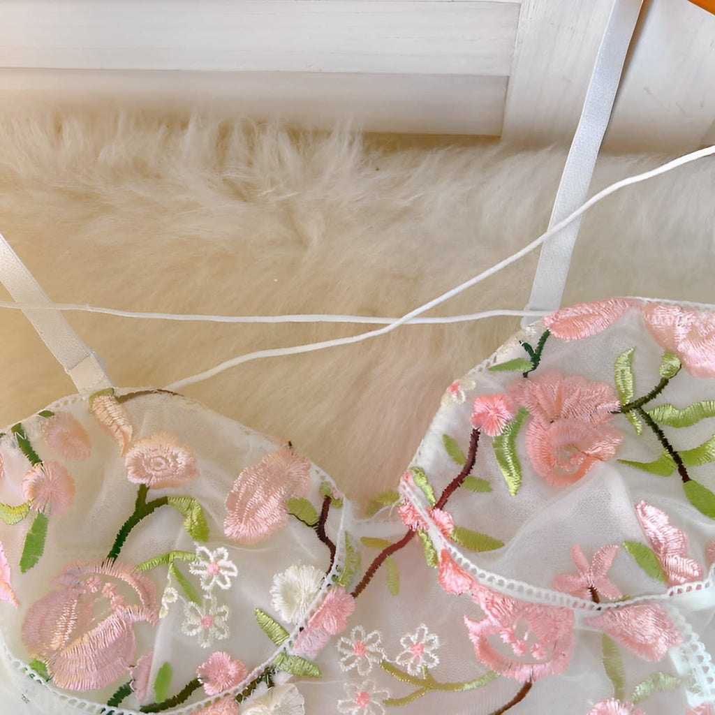 Body com bordados em flores