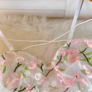 Body com bordados em flores