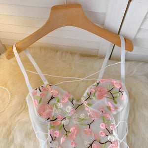 Body com bordados em flores