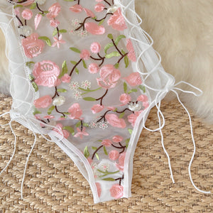 Body com bordados em flores