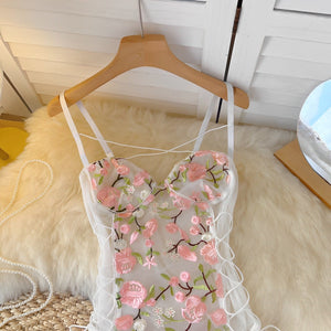 Body com bordados em flores