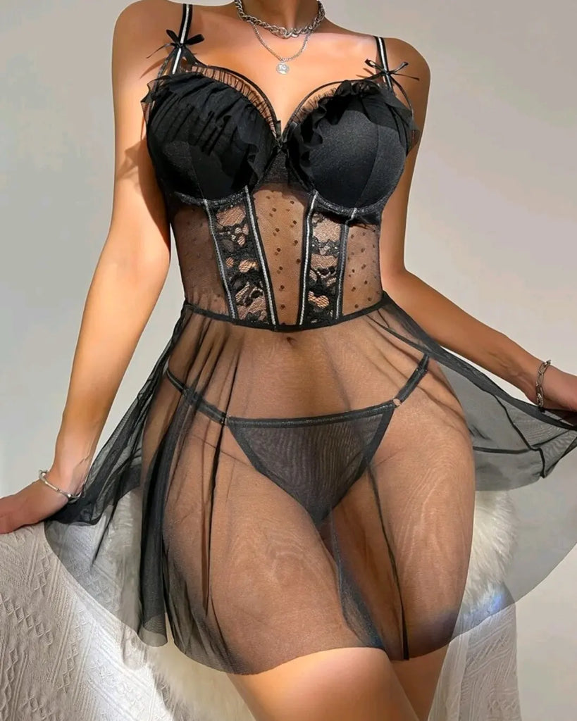 Camisola transparece com calcinha
