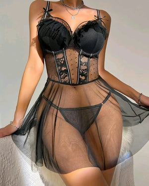 Camisola transparece com calcinha