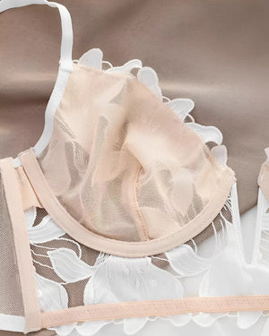 Lingerie com bordado floral