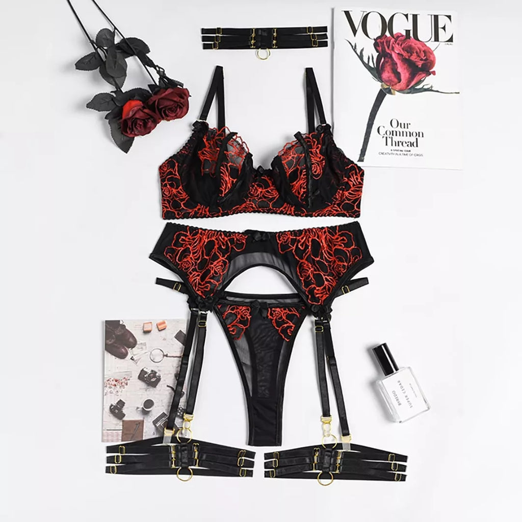 Lingerie com cinta liga e gargantilha