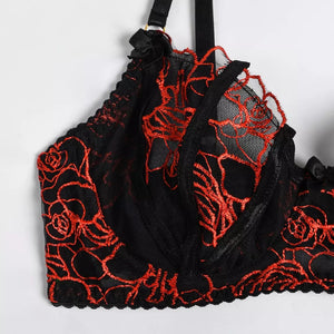 Lingerie com cinta liga e gargantilha