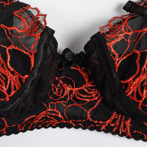 Lingerie com cinta liga e gargantilha