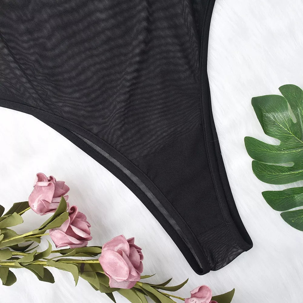 Body transparente com correntes