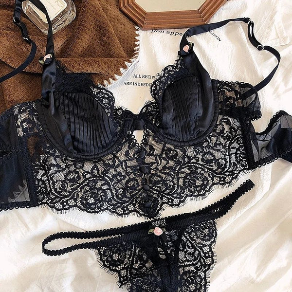 Lingerie rendada com calcinha