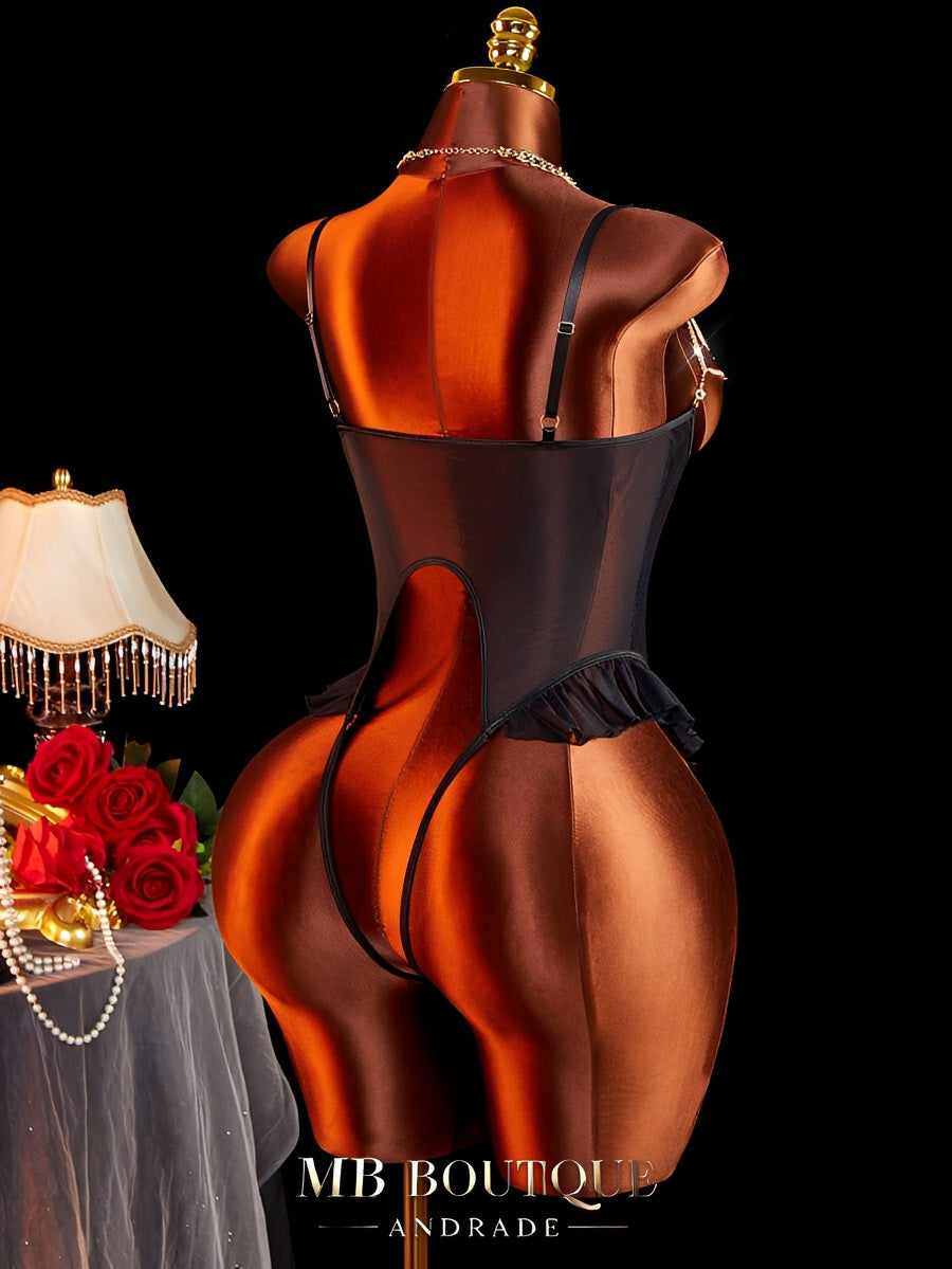 Body Preto de Renda com Coração e Correntes