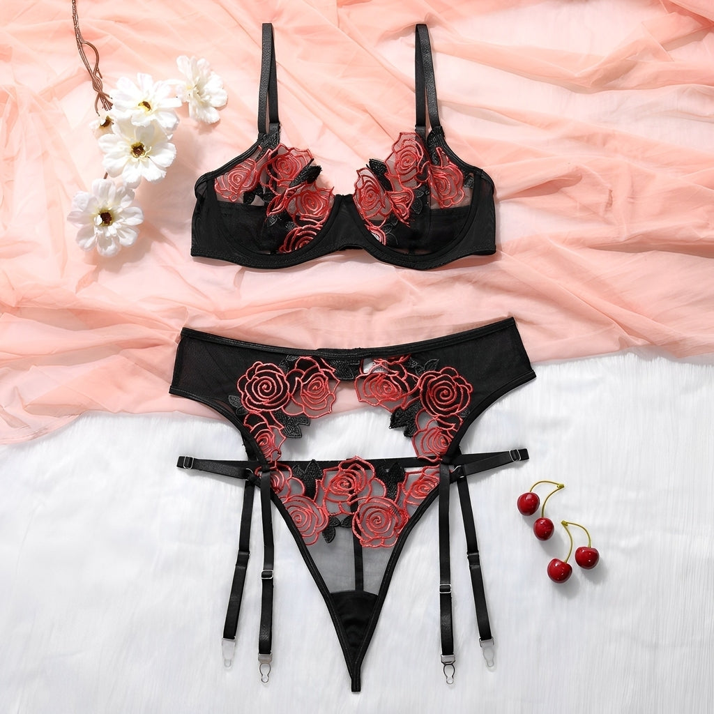 Lingerie com bordado em flores (acompanha cinta liga)