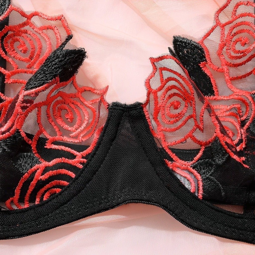 Lingerie com bordado em flores (acompanha cinta liga)
