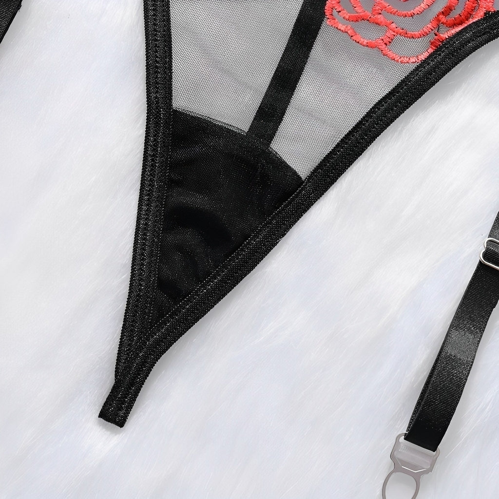 Lingerie com bordado em flores (acompanha cinta liga)