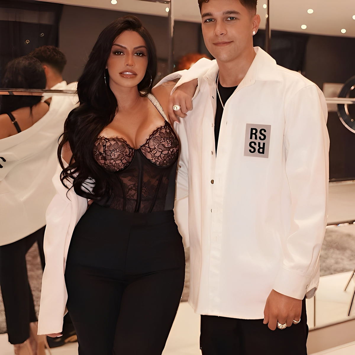 Body Rendado Preto com Transparência e Alças de Brilho – Lingerie Feminina Sofisticada