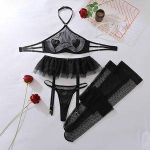 Lingerie Preta com Cinta-Liga e Corações em Tule Transparente – Conjunto Sensual com Aro, Meias Inclusas e Detalhes Luxuosos