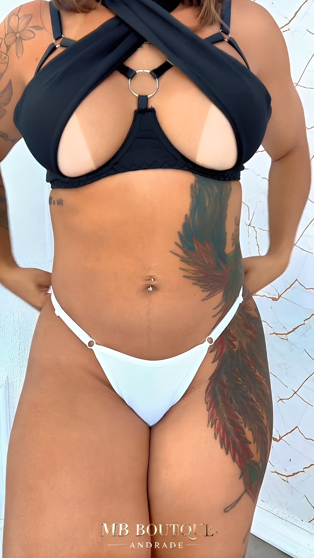 Calcinha Fio Dental Branca com Borboleta Bordada e Lantejoulas – Lingerie Sensual Ajustável P ao G