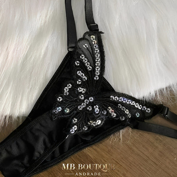 Calcinha Fio Dental com Borboleta Bordada e Lantejoulas – Lingerie Sensual Ajustável P ao G - Preto, branco e vermelho