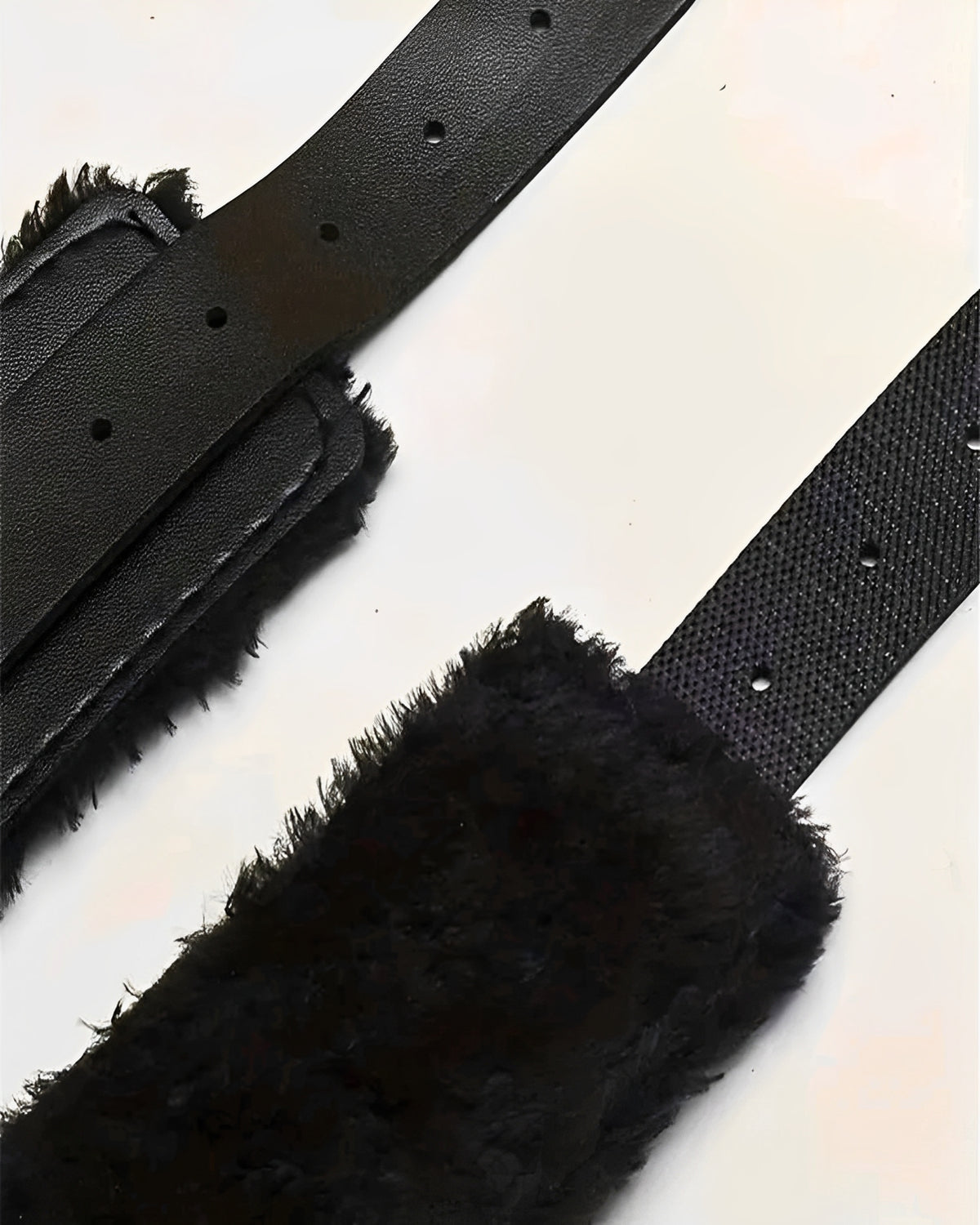 Kit de Restrição BDSM Hardcore – Algemas de Tornozelo com Corrente + Venda Preta (2 peças)