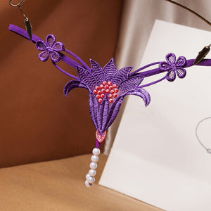 Calcinha Fio Dental com Pérolas em Renda Floral – Lingerie Sensual Feminina Luxo nas Cores Vermelho, Preto, Branco, Azul, Verde, Rosa e Roxo