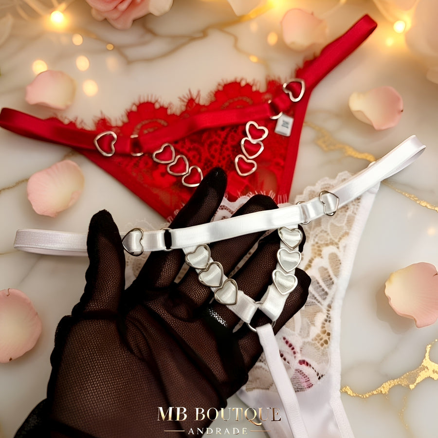 Calcinha Fio Dental Sensual com Regulagem e Detalhes em Coração - Lingerie em Renda Transparente Preta, Vermelha e Branca (P ao GG)