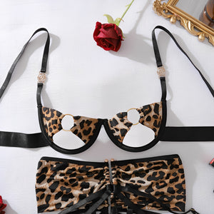 Conjunto Lingerie Animal Print com Aro, Argolas Douradas e Calcinha Fio Dental Strappy – Sensualidade Poderosa