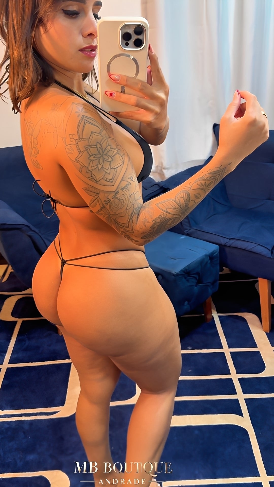 Biquíni Branco Luxo com Apliques Dourados e amarrações na lateral, costas e pescoço – Biquíni Sensual Feminino, Moda Praia Premium, Conjunto Branco Sexy