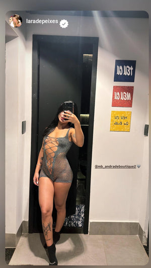 Macaquinho Sensual Transparente Cinza com Recortes Vazados – Lingerie Arrastão Feminina Ousada e Elegante