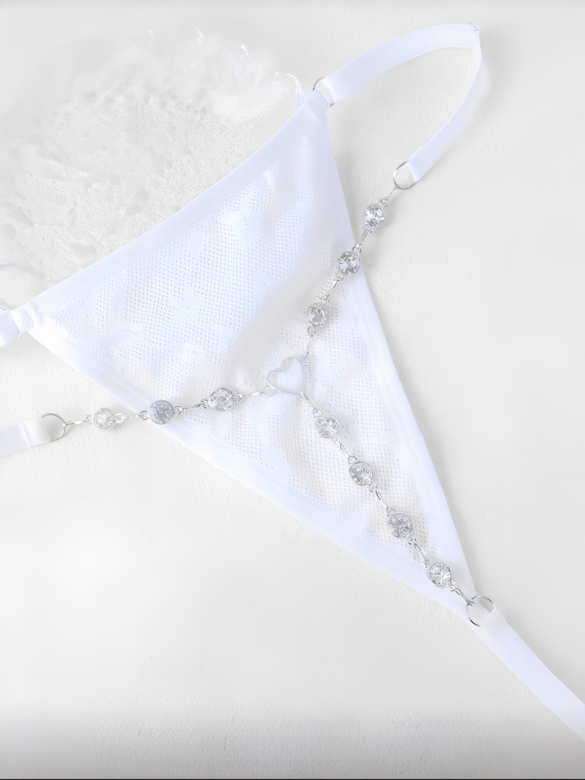 Biquíni Branco Luxo com Apliques Dourados e amarrações na lateral, costas e pescoço – Biquíni Sensual Feminino, Moda Praia Premium, Conjunto Branco Sexy