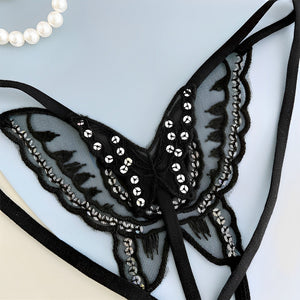 Calcinha Fio Dental Preta com Renda Floral e Pérolas – Lingerie Sensual com Abertura Inferior para Momentos Ousados